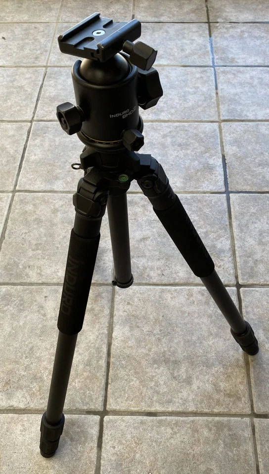 Trípode de carbono Induro CT-213 8x con rótula Induro BHD2 Foto 1 de 4