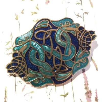 Broche recortado doble dragón de las tierras celtas en esmalte azul turquesa Foto 1 de 2