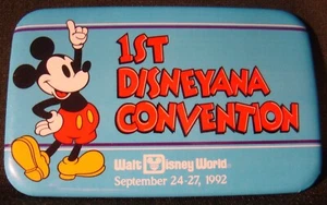 ESTRENO 1a CONVENCIÓN DE DISNEYANA 1992 WALT DISNEY MUNDO BOTÓN PINBACK 88-024 - Imagen 1 de 3