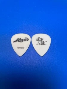 C.C. DeVille 2022 Stadium Tour Plettro per chitarra bianco con firma stampata - Foto 1 di 1