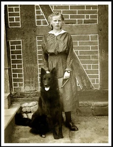 PÓSTER IMPRESO FOTOGRÁFICO A4 ESTILO VINTAGE PERRO Y NIÑA PASTOR BELGA - Imagen 1 de 1