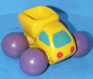 De colección 1988 TOMY Raro "Softies on Wheels" Amarillo Coche de Juguete Ruedas Púrpura 4.5" L@@K - Imagen 1 de 7