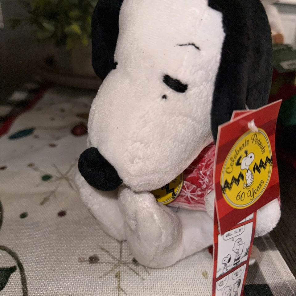 Celebrate Peanuts 60 Years Dan Dee 1970-е Snoopy Dog 8 дюймов плюшевая с бирками на рубашке - Изображение 1 из 1