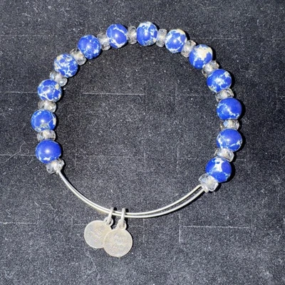 Brazalete con cuentas de vidrio azul Alex and Ani Foto 1 de 4