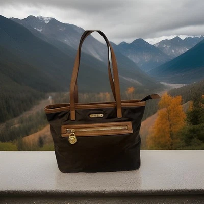 Сумочка Michael Kors Kempton коричневая нейлоновая и отделочная сумка Shiulder из искусственной кожи - Изображение 1 из 4