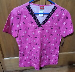 NWT - DICKIES BRAND SCRUB TOP PINK WITH BUTTERFLY PRINT  SIZE X-SMALL
