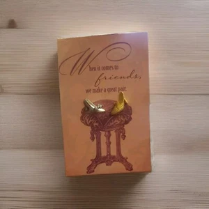 Hallmark Pin Paare Freunde High Heel Schuhe Teilen Pin Set Geschenk Neu im Paket - Bild 1 von 3