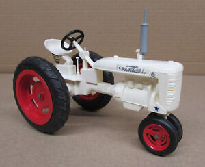 IH Farmall C Toy Tractor Classic Farm Toy Old 1/16 Plastic White
