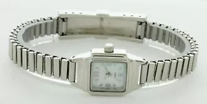Damen verstellbares Stretchband quadratisch silberfarbene Uhr mit schwarzer Schleife - Bild 1 von 3