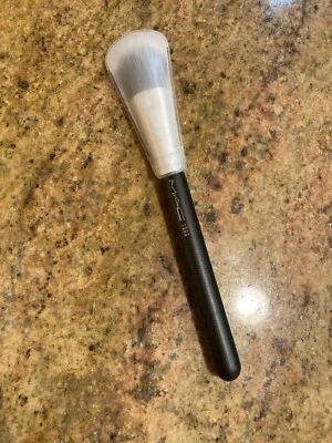 Cepillo de rubor de fibra MAC 159 Duo nuevo descontinuado Foto 1 de 2