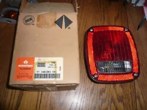 Navistar Tail Light Lite Lamp Assembly 1661281C91 2078210 6220-01-517-7032 NOS - Foto 1 di 5
