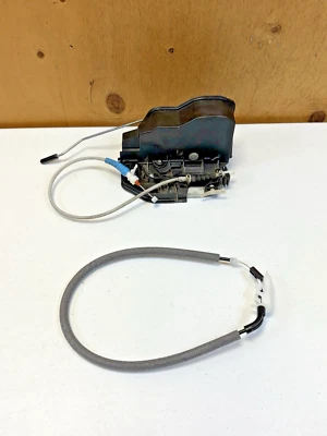 BMW 328I 2014 actuador de bloqueo de pestillo de puerta de pasajero delantero derecho 7229458 OEM. Foto 1 de 4