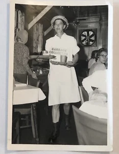 Vintage Foto Müll Sammler Cross Dressing Armee Gag Photo - Bild 1 von 2