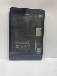 iPad Mini 1st Gen (Black) - Picture 1 of 2