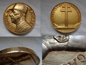GRANDE MEDAILLE GENERAL DE GAULLE CROIX DE LORRAINE A. JAEGER 1942 BRONZE DORE - Imagen 1 de 1