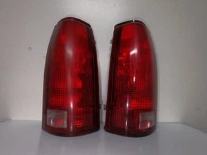 (1988 - 1998) Juego de luces traseras para camioneta Chevy y GMC C/K ¡Con bombillas incluidas! Pieza OEM - Imagen 1 de 7