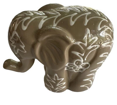 Elefante de cerámica diseños blancos en marrón estatuilla tronco suerte 5" x 5" Foto 1 de 4