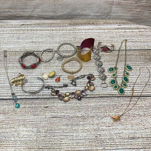 Mixed Lot Costume Jewelry Necklaces Bracelets Earrings Brooches Bundle Estate - Picture 1 of 5