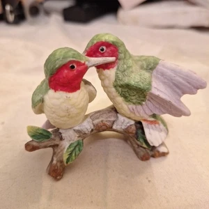 Figura de dos colibríes garganta rubí en una rama pájaro, marca desconocida (005-1) - Imagen 1 de 5