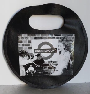 BORSA SHOOT DI MODA UNDERGROUND LONDRA. ROTONDO NERO/BIANCO. 11 1/2 X 11 1/2 - Foto 1 di 8