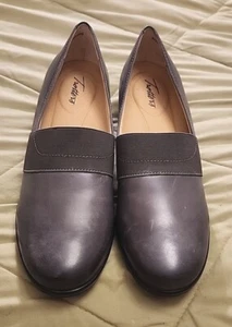 Trotters Marley Dk Grey Slip on Leather Shoe Elastic Band Size 9.5 M Women NEW - Picture 1 of 8