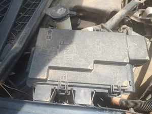 05 06 07 Caja de fusibles motor SATURN RELAY - Imagen 1 de 1