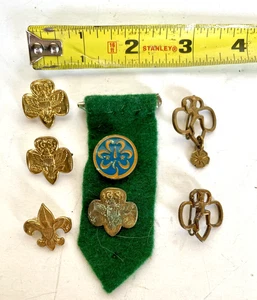 Vintage Lot of 7 Gold Tone Girl Scout & Brownie Pins - Picture 1 of 5