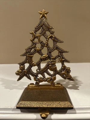 Soporte para medias de Navidad con forma de árbol tono dorado decorado Foto 1 de 4