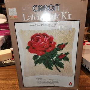 NEW Vintage 1978 Caron Latch Hook Kit Rose Pillow, 24" x 24" - Picture 1 of 8