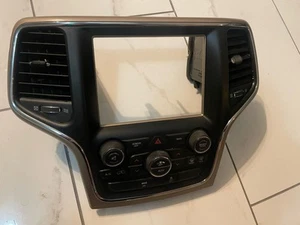 JEEP GRAND CHEROKEE SRT 14-18 OEM DASHBOARD RADIO BEZEL TRIM CLIMATE CONTROL - Picture 1 of 13