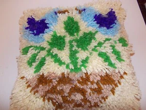 Handmade Latch Hooked Blue Bird's picture Made into a pillow/14.5" X 14.5" - Picture 1 of 4