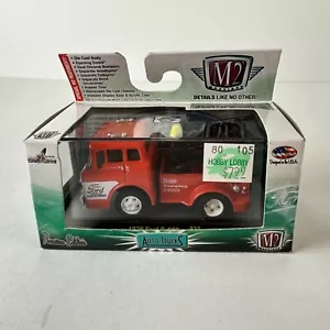 M2 Machines 1970 Ford C-950 camion dei pompieri modellino pressofuso scala 1:64 rosso - Foto 1 di 4