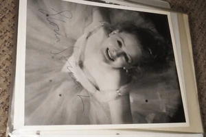 Gloria Stewart Autographed Signed Photo Titanic - Picture 1 of 2