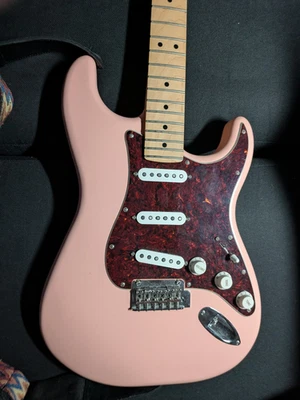 Fender Limited Edition Player Stratocaster 2021 - Shell Pink - Image 1 of 4