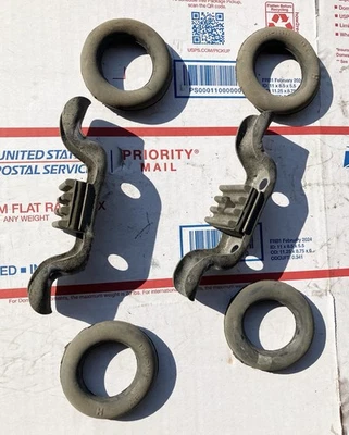 Soporte de suspensión de montaje de silenciador trasero derecho y derecho 98-00 Lexus LS400 OEM Foto 1 de 3