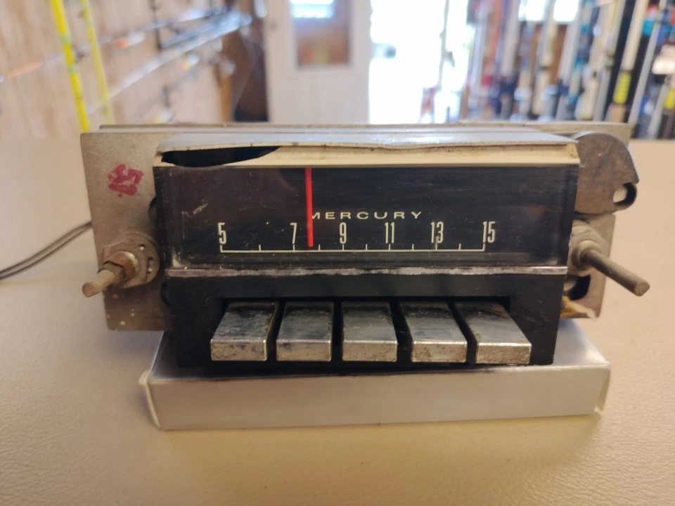 1967 MERCURY COMET CYCLONE FACTORY AM RADIO ORIGINAL 7TPG Not Tested - Image 1 of 4