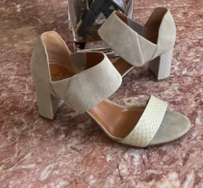 Aquatalia Suzanne Estampado Serpiente Gris Gamuza Cuero Bloque Tacones Talla 9.5 Usado en Excelente Condición, $200 Foto 1 de 4