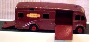 DINKY VINTAGE MODEL (BRITISH RAILWAYS HORSE BOX TRUCK ) 581/981/USED/CLEAN - Picture 1 of 10