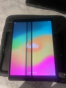 Apple iPad Pro 10.5" 1st Gen 64GB Silver Unlocked Faulty Screen - Picture 1 of 3