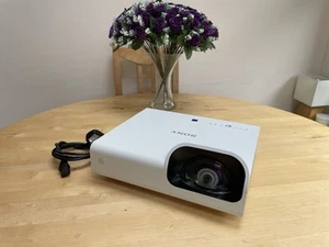 Sony VPL-SX225 Short Throw Video Projector (good bulb life) - Picture 1 of 16