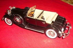 Road Signature, 1932 Chrysler Lebaron, Black, Die Cast - Picture 1 of 13