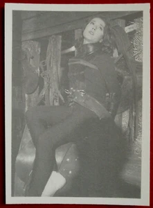 THE AVENGERS - Karte #037 - MRS. PEEL IN HARNESS - Cornerstone 1992 - Diana Rigg - Bild 1 von 2