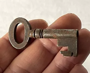 Vintage 5cm Long Metal Iron or Steel Rusted Key #950 - Picture 1 of 7