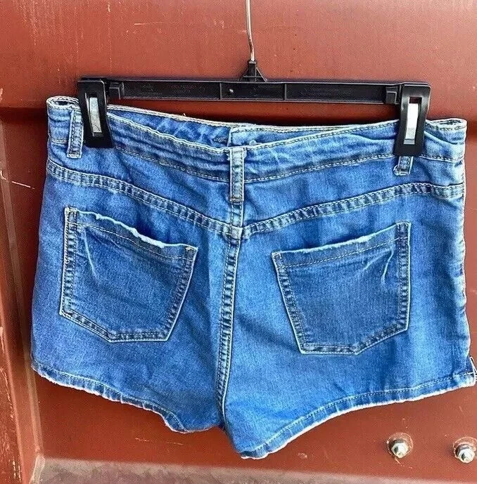 J y L Short Shorts Size Large - Image 1 of 4