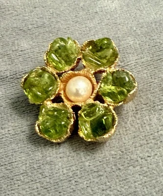Pin piedra verde y perla Foto 1 de 2
