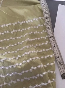 100% SILK FABRIC CITRON EMBROIDERED BANDS SMOOTH DUPION 68 CM X 58 CMS. FREEPOST - Picture 1 of 5