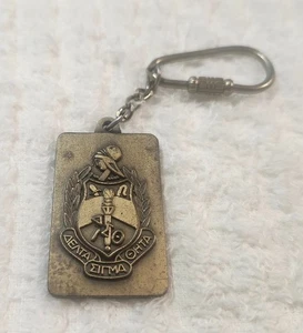 AUTHENTISCH VINTAGE ANTIK DELTA SIGMA THETA Schwesternschaft ALT MESSING SCHLÜSSELANHÄNGER SELTEN - Bild 1 von 4