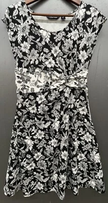 Lands End Dress S 6-8 Black White Floral Cotton Stretch Coastal Preppy Casual - Image 1 of 4