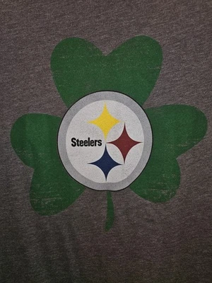 Camiseta Pittsburgh Steelers Lucky Clover Mediana Para Mujer Gris Gráfico Logo NFL Foto 1 de 4