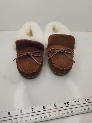 Zapatillas de mocasín forradas de piel Charter Club con lazo de cuero (caramelo para mujer - talla 6 M Foto 1 de 4